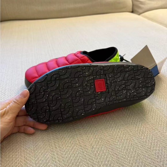 Brand New! North Face’s Men’s Thermoball Green and Red Shoes! Size 8, 9, and 11 - Picture 8 of 8
